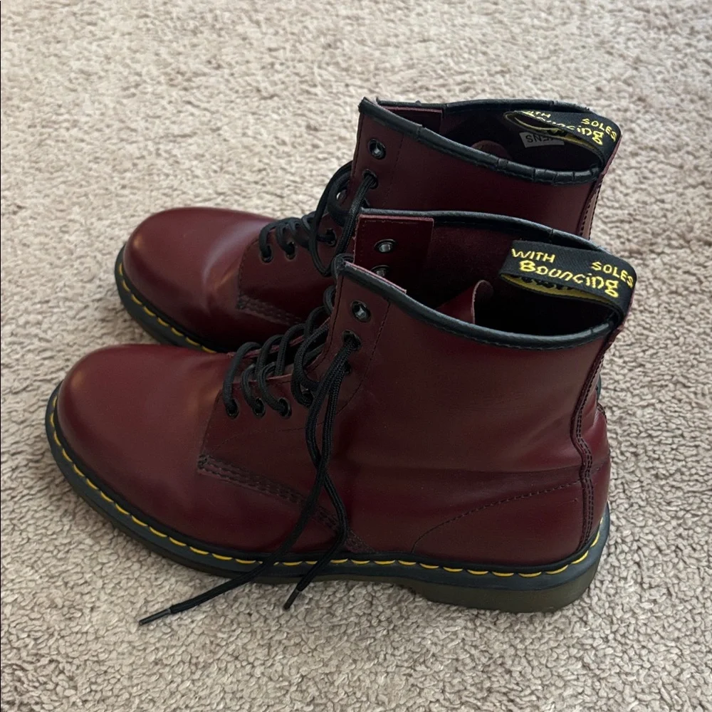 Dr Martens Cherry boot - Picture 2 of 5